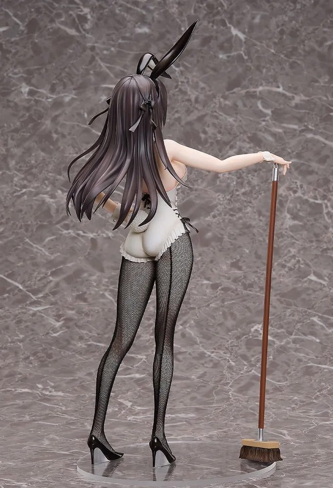 I May Be a Guild Receptionist, But I'll Solo Any Boss to Clock Out on Time 1/4 Scale Pre-Painted Figure: Alina Clover Bunny Ver.