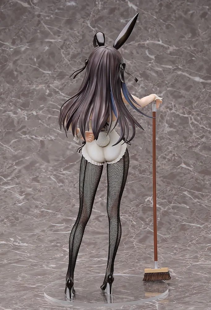 I May Be a Guild Receptionist, But I'll Solo Any Boss to Clock Out on Time 1/4 Scale Pre-Painted Figure: Alina Clover Bunny Ver.