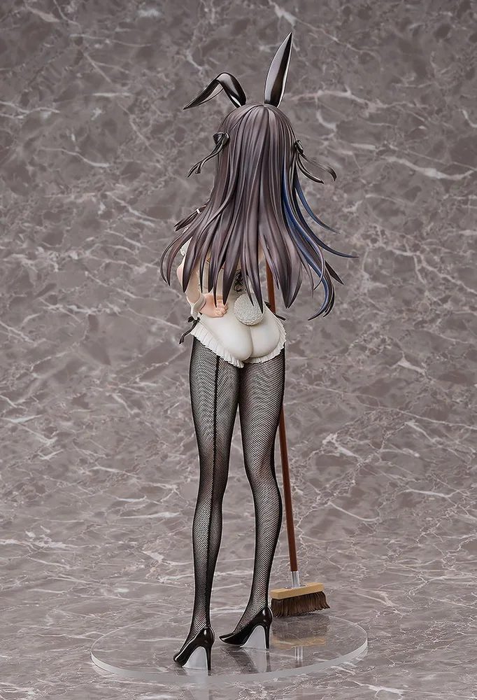 I May Be a Guild Receptionist, But I'll Solo Any Boss to Clock Out on Time 1/4 Scale Pre-Painted Figure: Alina Clover Bunny Ver.