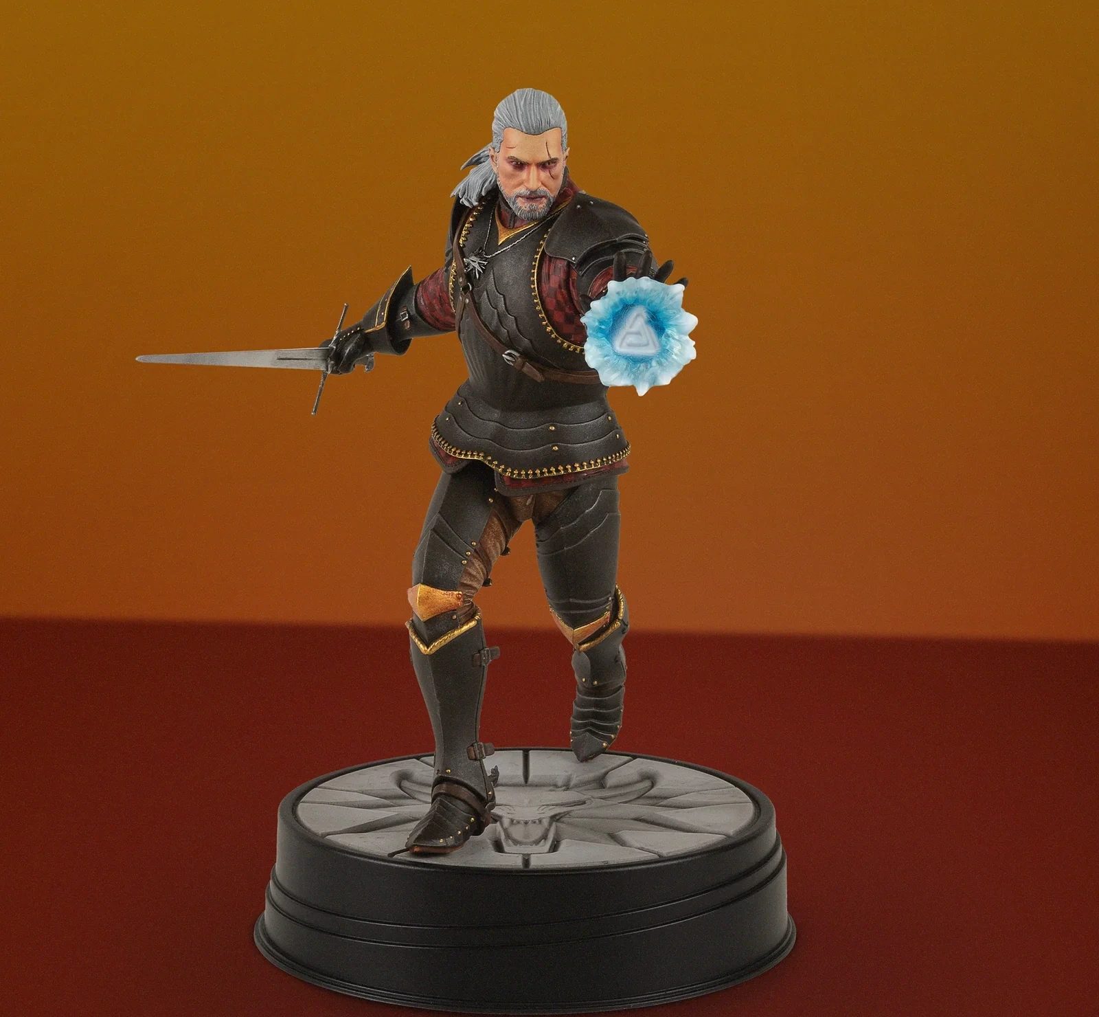 The Witcher 3: Wild Hunt - Geralt Toussaint Tourney Armor Figure