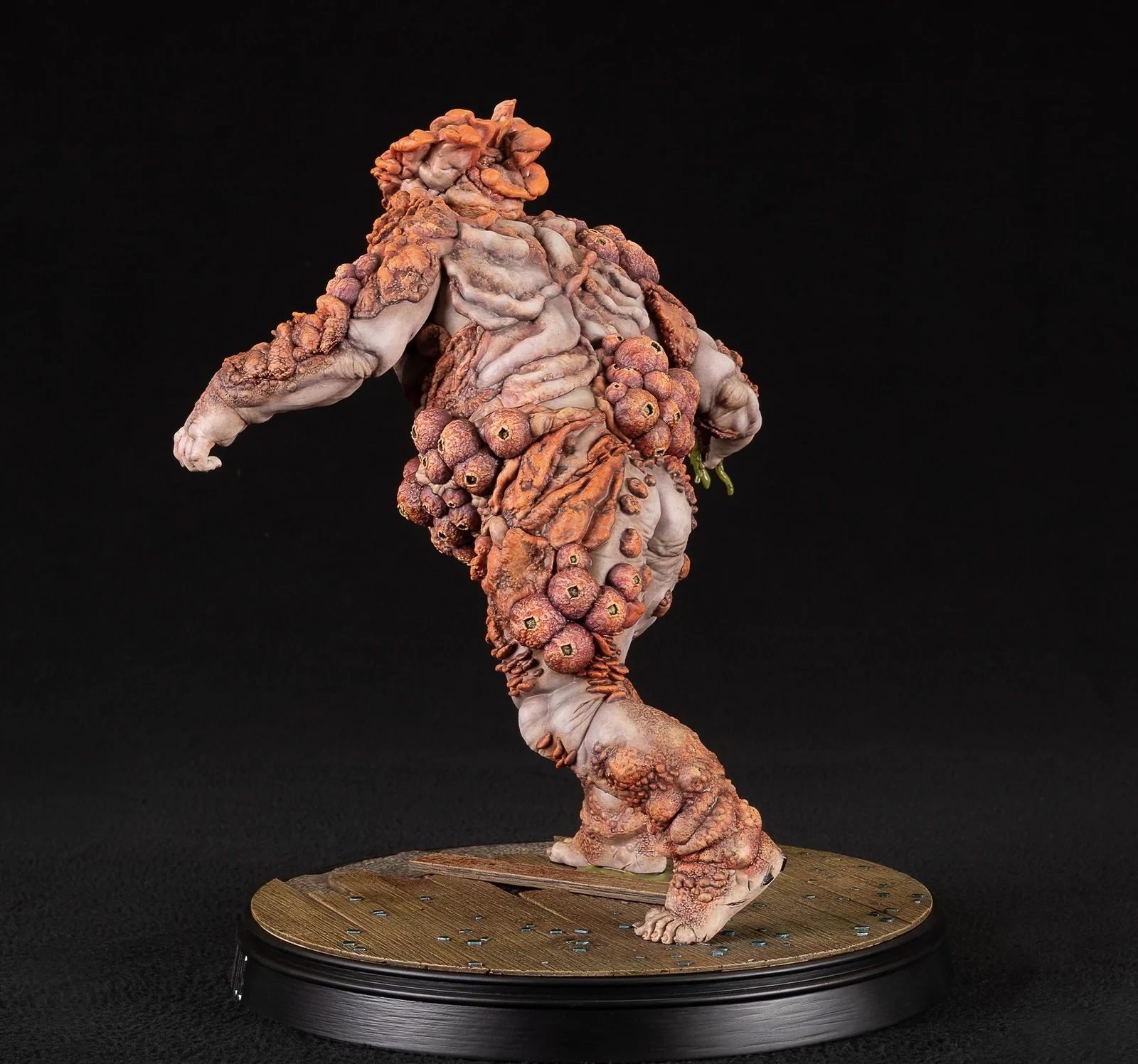 The Last of Us: Bloater Statue
