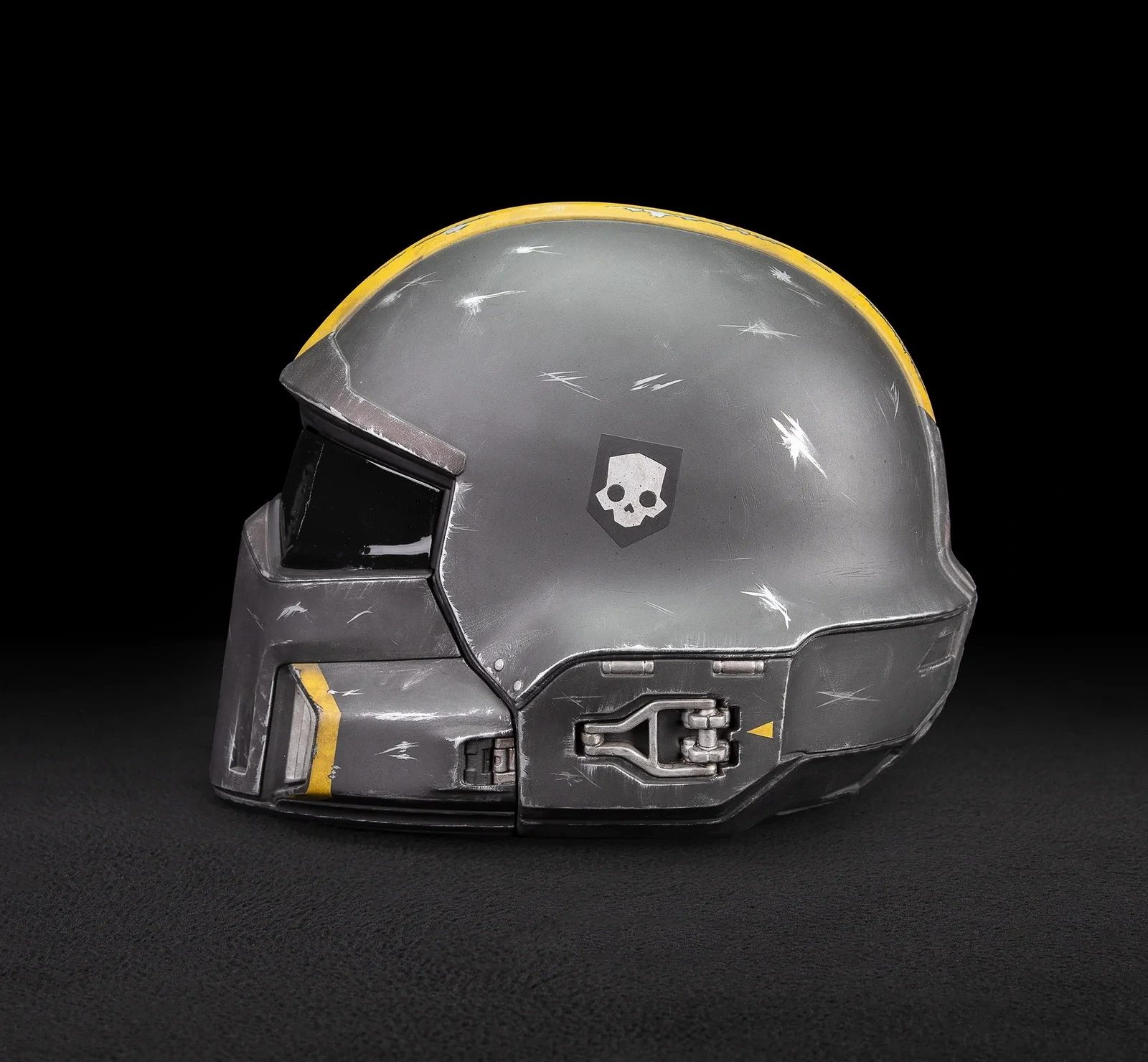 Helldivers 2: B-01 Tactical Helmet 1:1 Scale Replica - Battle Damaged Edition