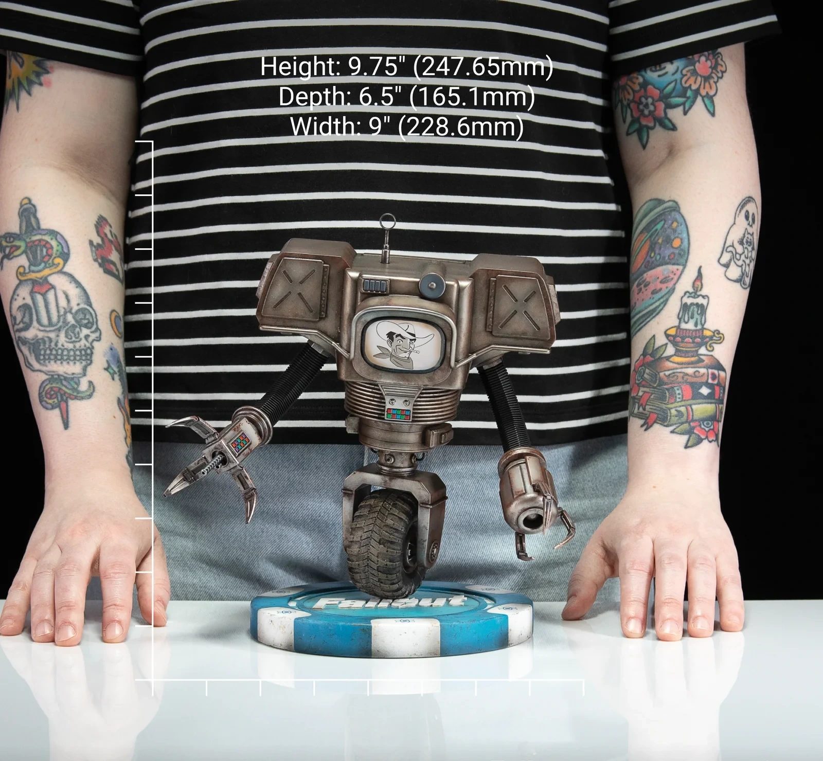 Fallout (Amazon): Victor Securitron PVC Figure